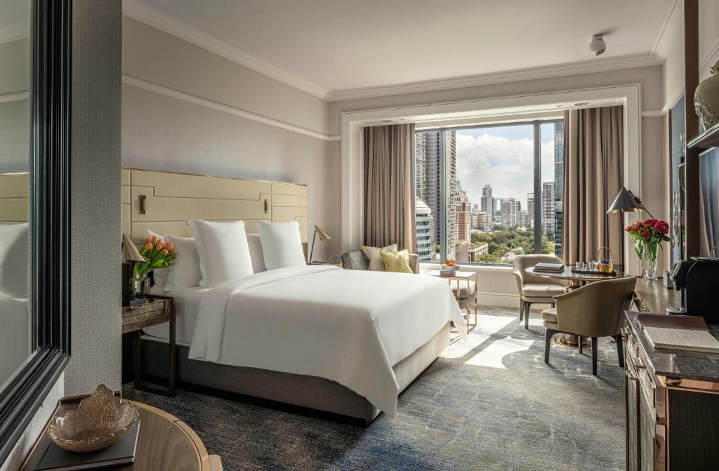 The Four Seasons Hotel Singapore